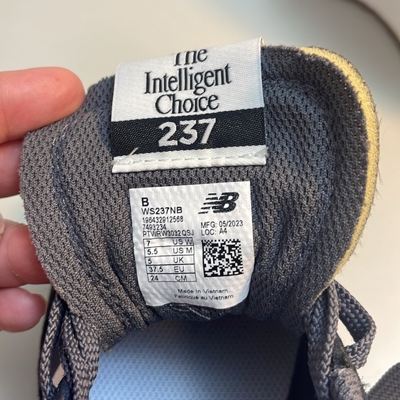 New Balance shoes - Picture 6 of 7